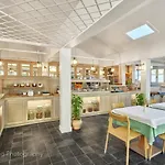 Отель Bella Venezia 4*